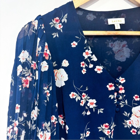 LAURA Navy floral  blouse - Picture 2 of 6